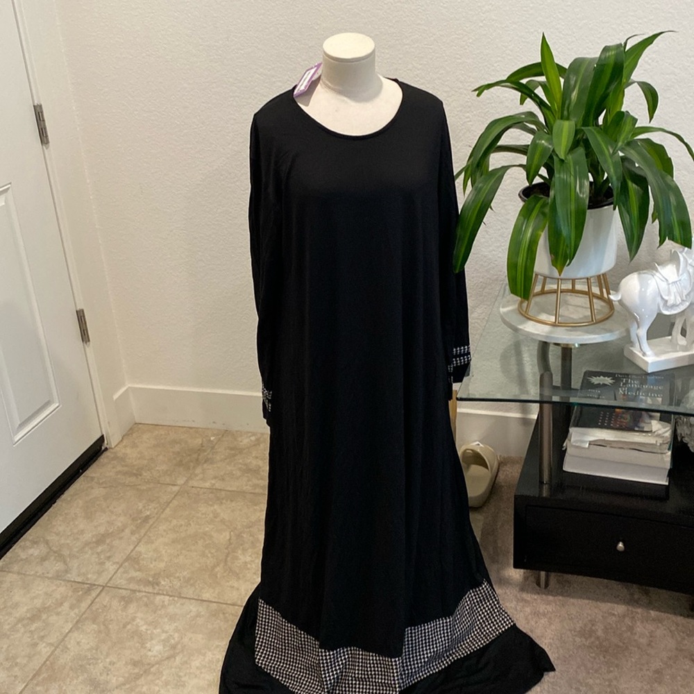 Long sleeve‎ dress very pretty in black